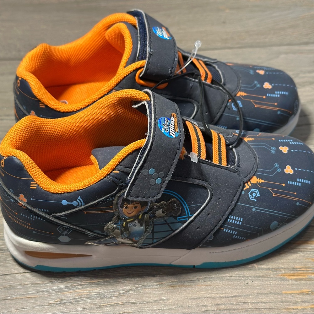 Disney Junior Miles from Tomorrowland light up kids Shoes size 11
